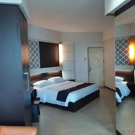 โฮเต็ล ภูริ การ์เด้น Hotel เซอมารัง ภายนอก รูปภาพ