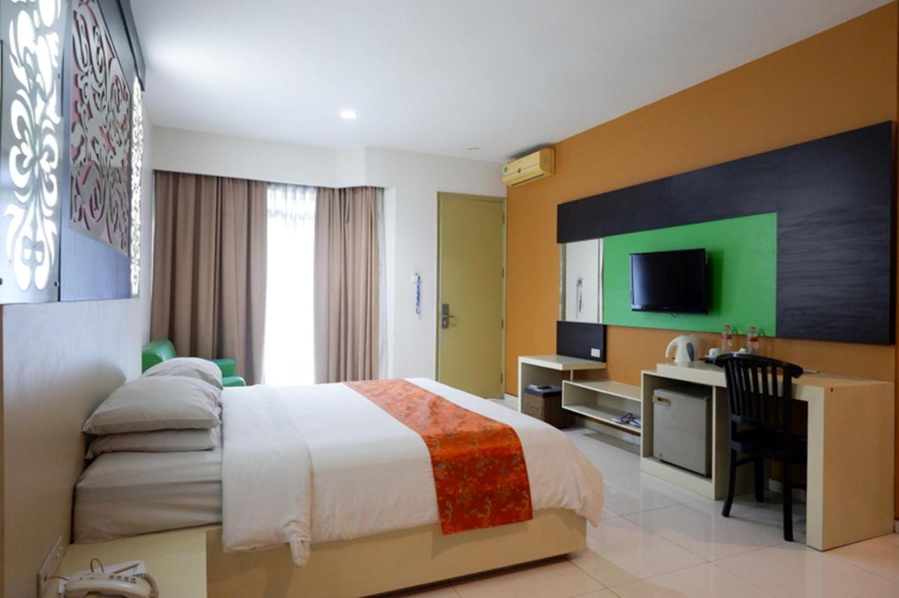 โฮเต็ล ภูริ การ์เด้น Hotel เซอมารัง ภายนอก รูปภาพ