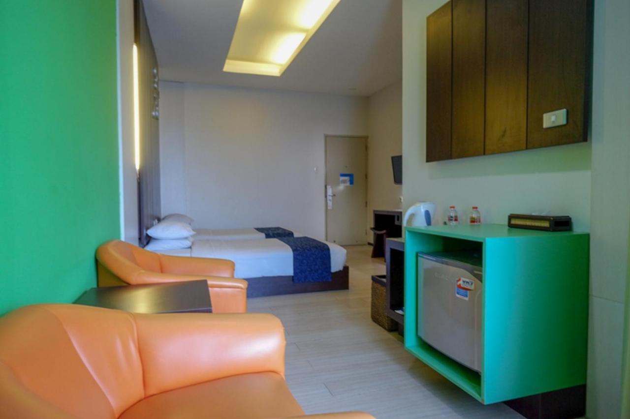 โฮเต็ล ภูริ การ์เด้น Hotel เซอมารัง ภายนอก รูปภาพ