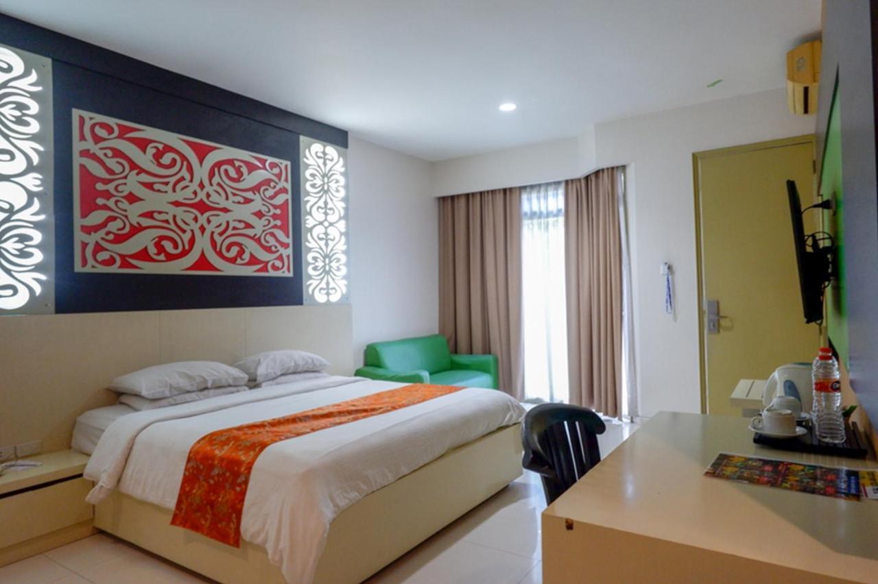 โฮเต็ล ภูริ การ์เด้น Hotel เซอมารัง ภายนอก รูปภาพ