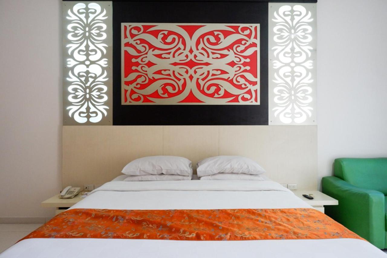 โฮเต็ล ภูริ การ์เด้น Hotel เซอมารัง ภายนอก รูปภาพ
