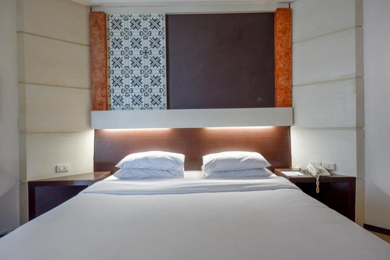 โฮเต็ล ภูริ การ์เด้น Hotel เซอมารัง ภายนอก รูปภาพ