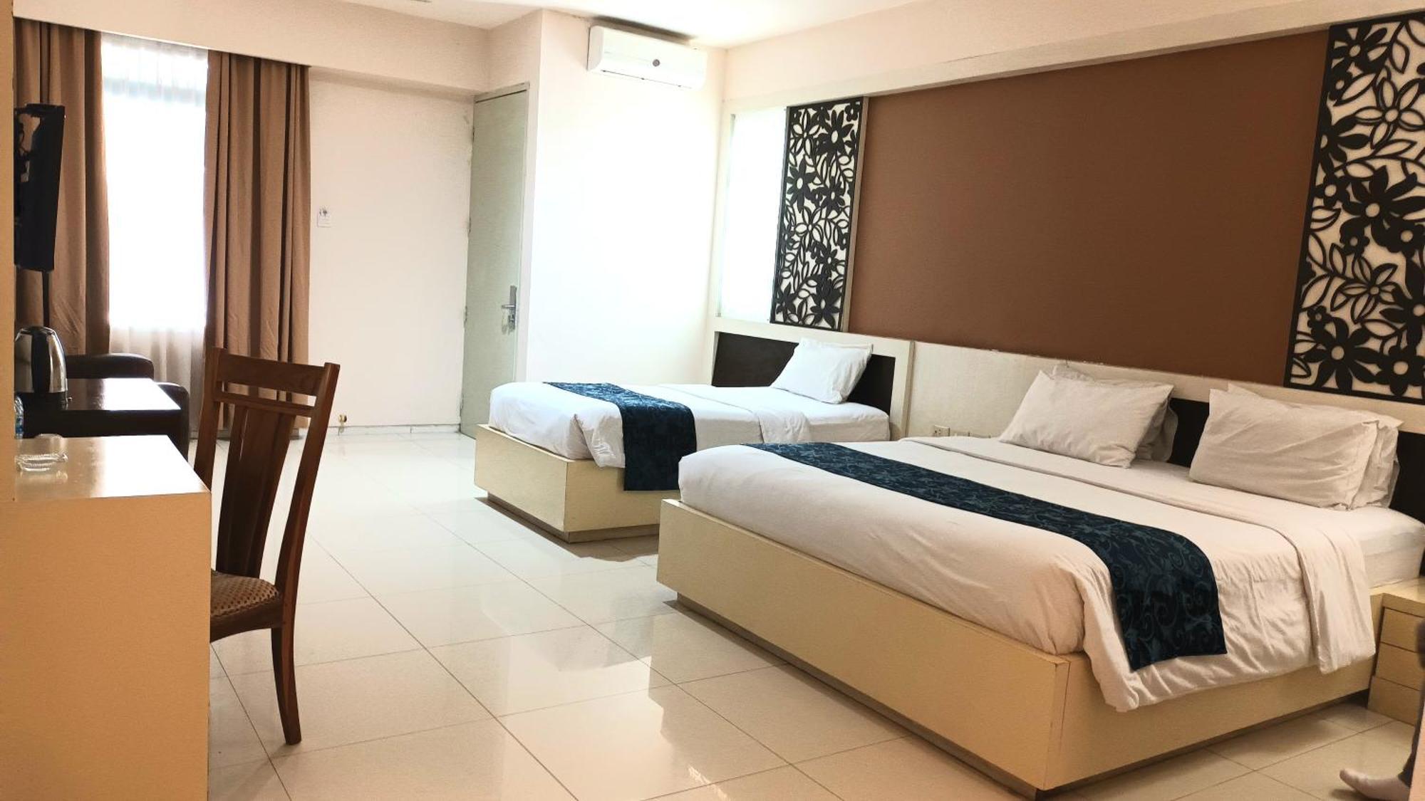 โฮเต็ล ภูริ การ์เด้น Hotel เซอมารัง ภายนอก รูปภาพ