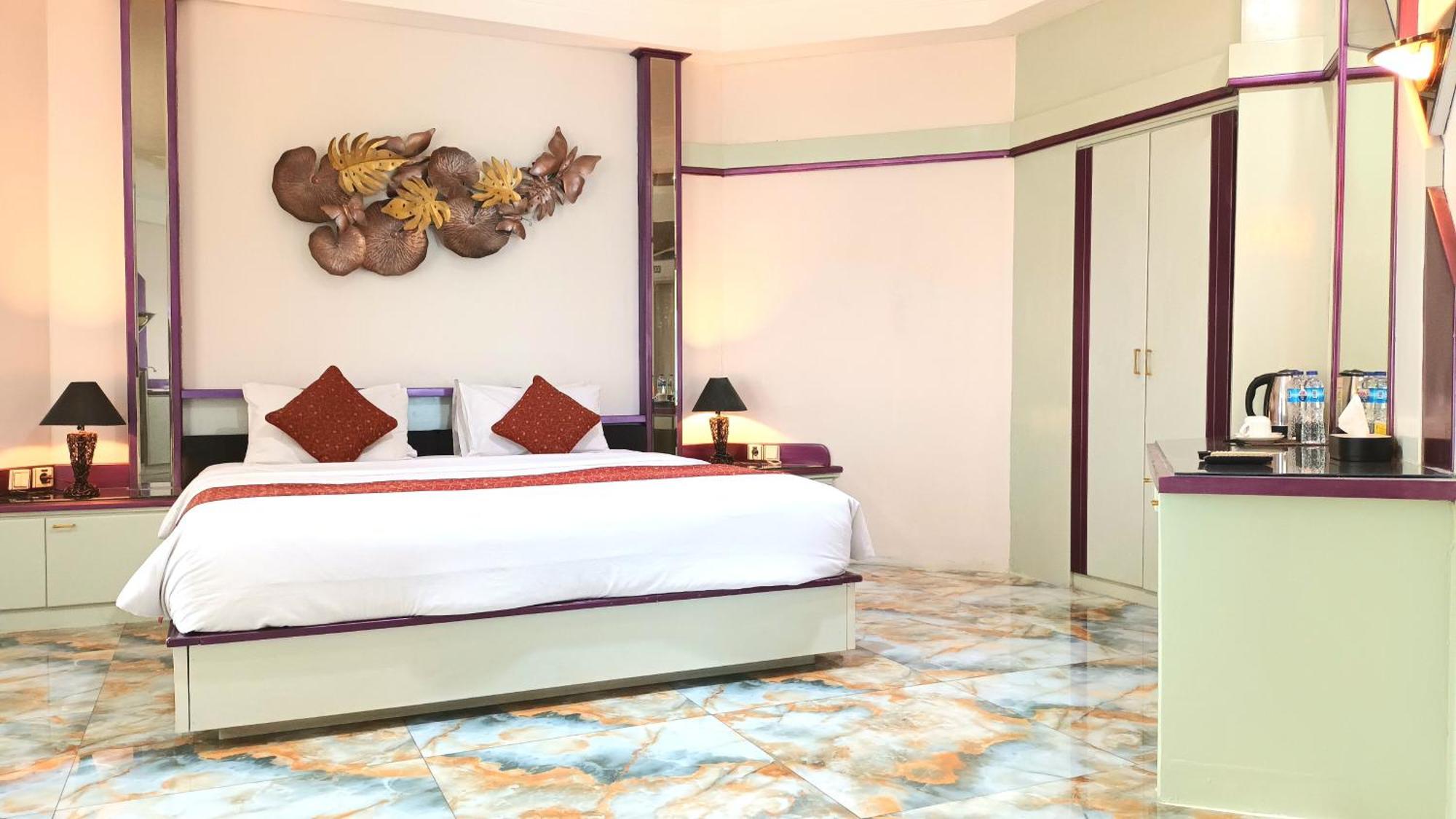 โฮเต็ล ภูริ การ์เด้น Hotel เซอมารัง ภายนอก รูปภาพ