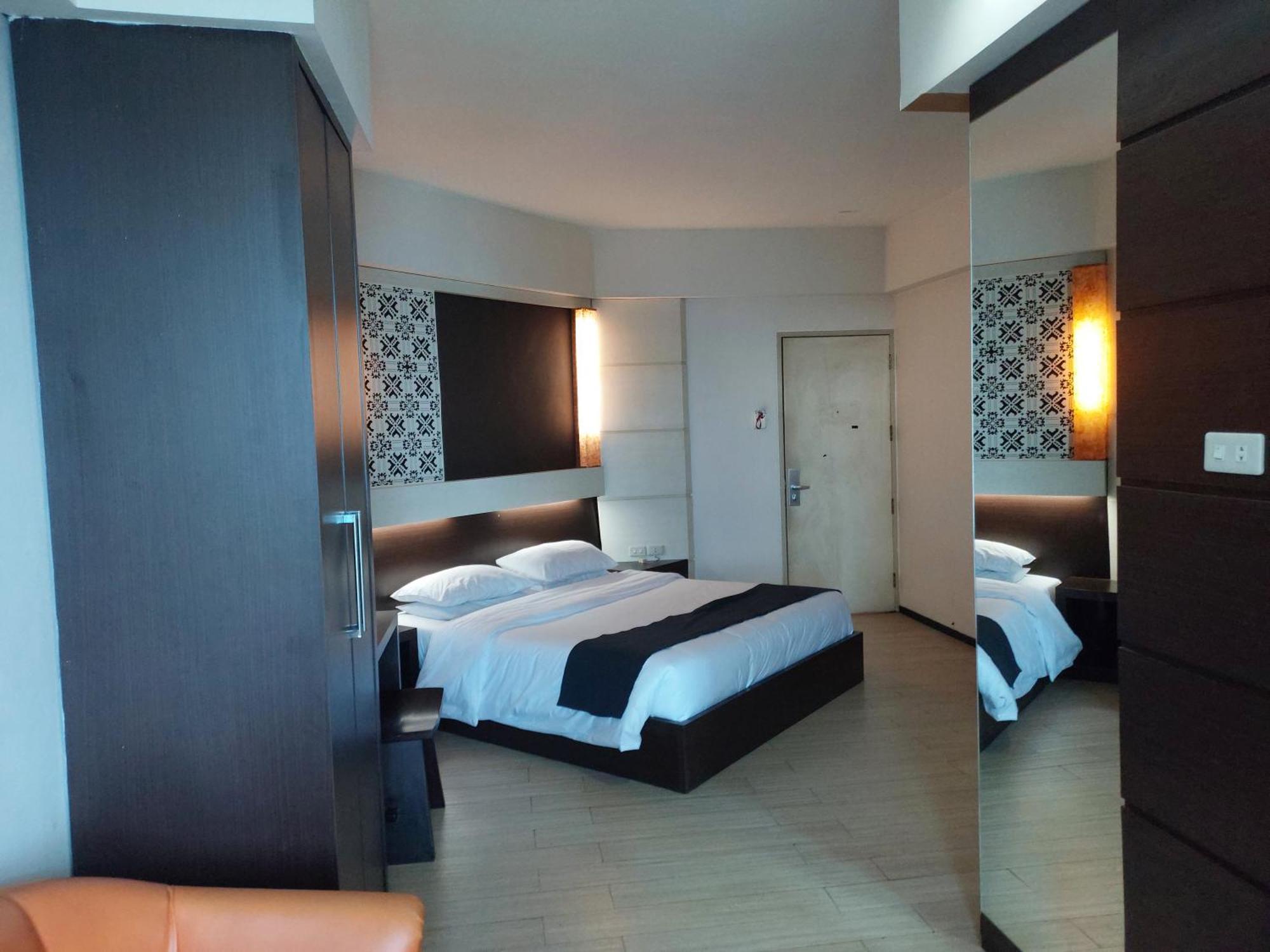 โฮเต็ล ภูริ การ์เด้น Hotel เซอมารัง ภายนอก รูปภาพ