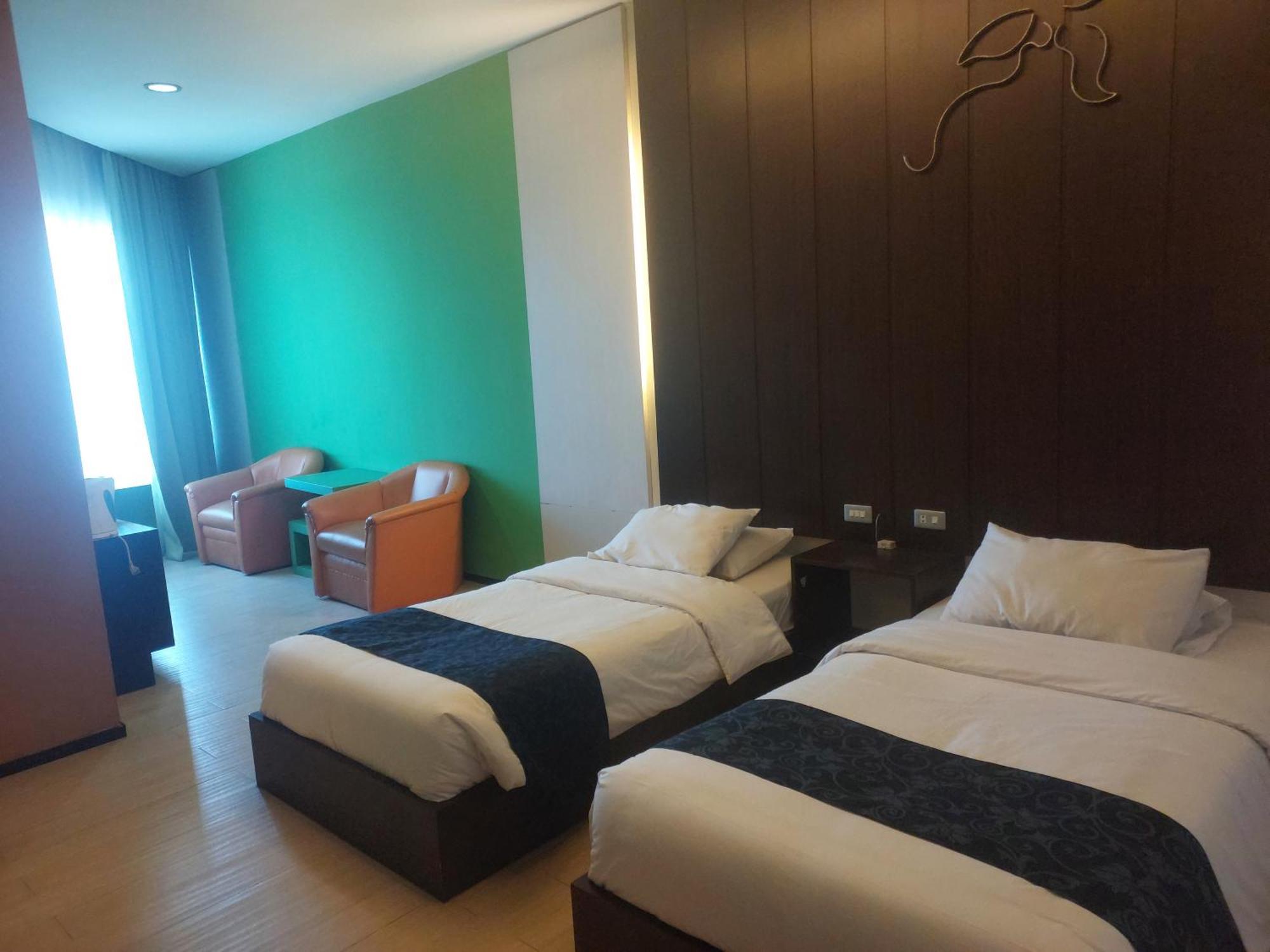 โฮเต็ล ภูริ การ์เด้น Hotel เซอมารัง ภายนอก รูปภาพ