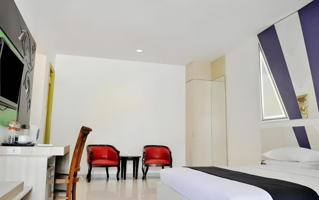 โฮเต็ล ภูริ การ์เด้น Hotel เซอมารัง ภายนอก รูปภาพ
