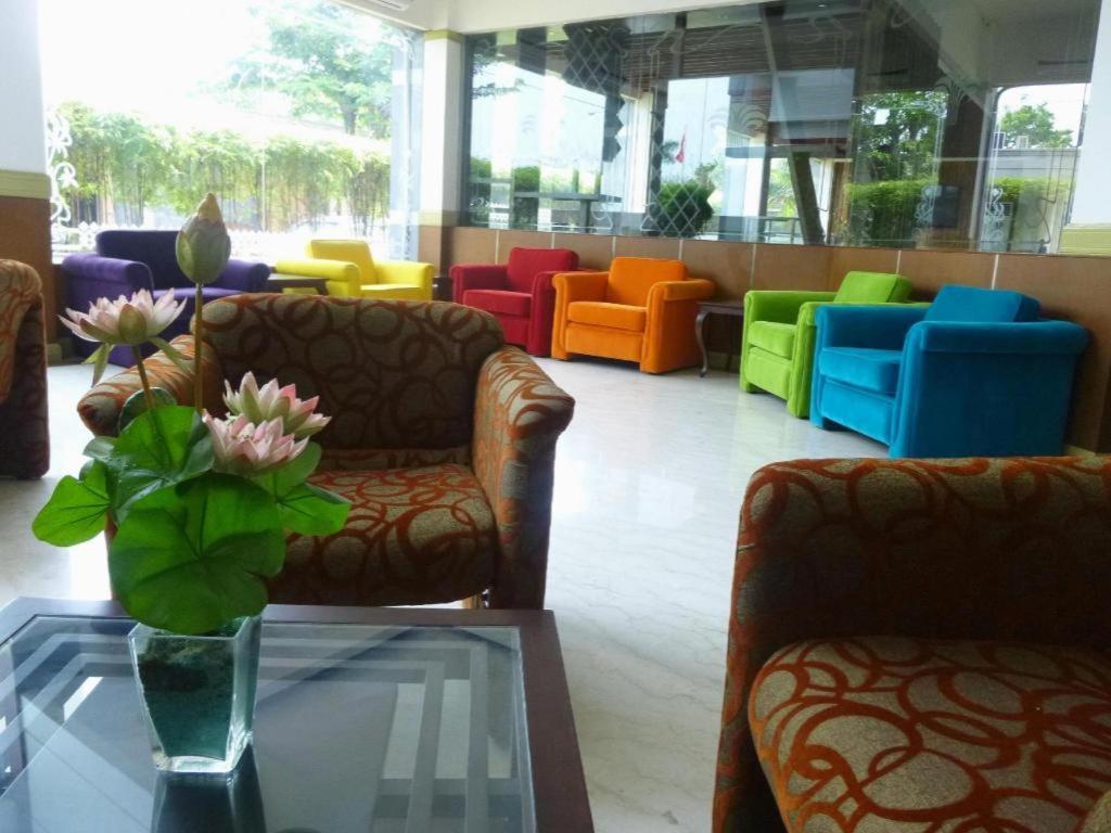 โฮเต็ล ภูริ การ์เด้น Hotel เซอมารัง ภายนอก รูปภาพ